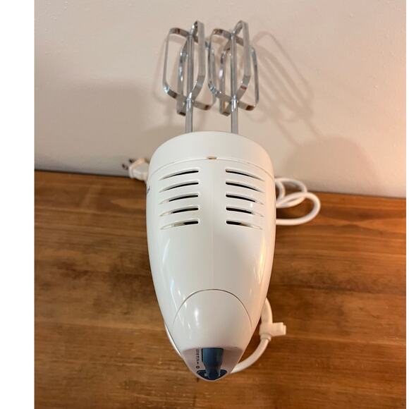 Hamilton Beach Bowl Rest Hand Mixer White 6-Speed Electric Beaters Tested - Picture 7 of 10